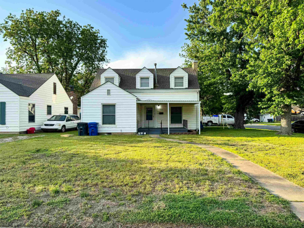902 W INDIANA AVE, ENID, OK 73701, photo 1 of 30